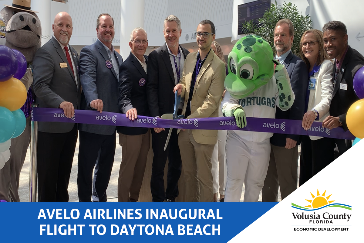 Photo of County Council chair Jeff Brower, County Council members Jake Johansson, Matt Christ with Avelo, Cyrus Callum and Karen Feaster cutting the ribbon at the Avelo inaugural flight ceremony