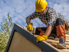Roofing contractor repair a roof